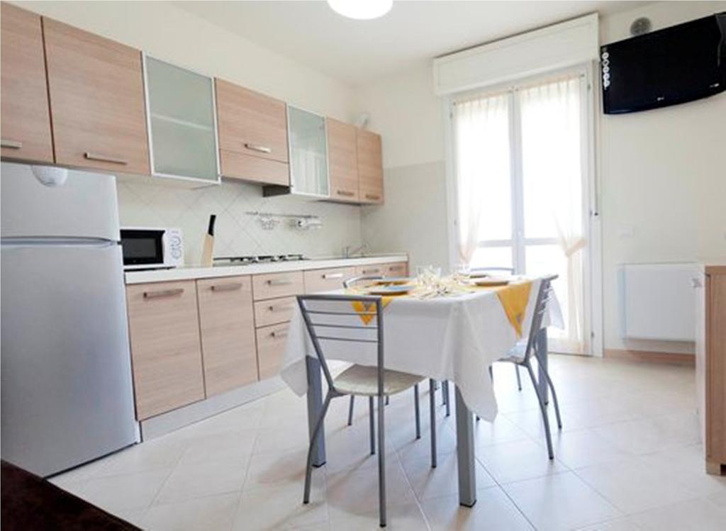 Residence Cleo Лидо-дельи-Эстенси Экстерьер фото